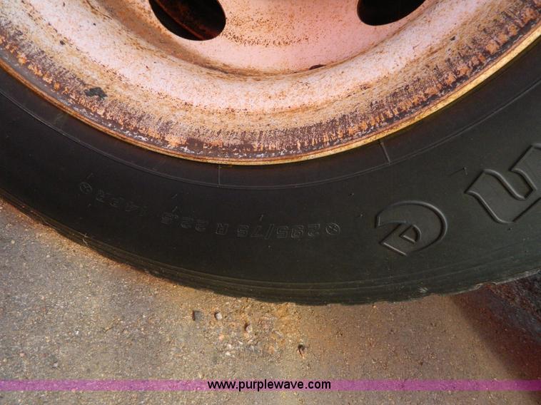 image for item I1375 1999 International 4900 dump truck