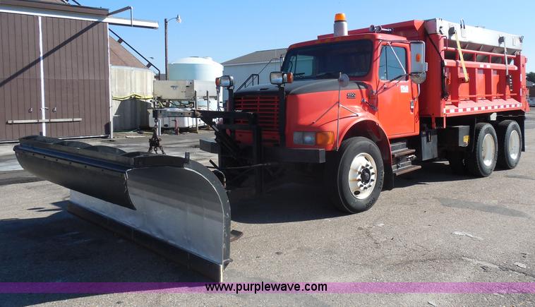 image for item I1377 1999 International 4900 dump truck