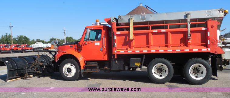image for item I1377 1999 International 4900 dump truck