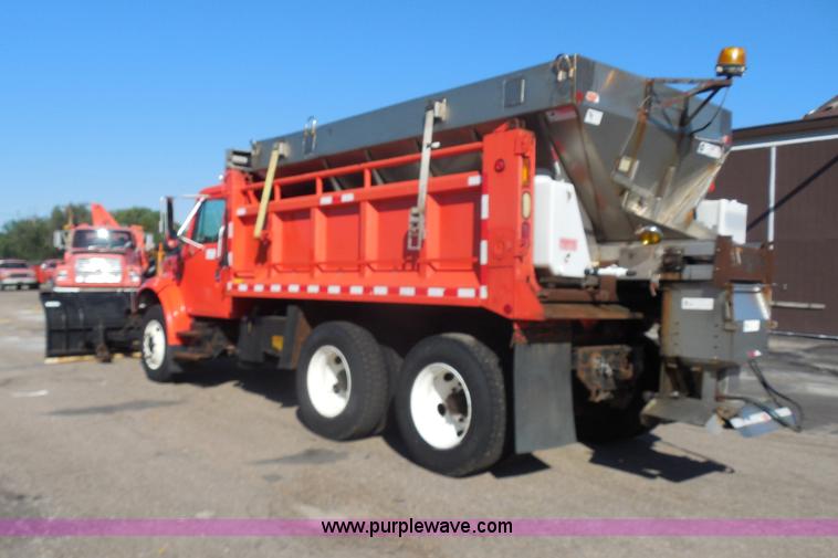 image for item I1377 1999 International 4900 dump truck
