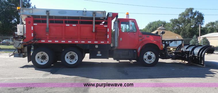 image for item I1377 1999 International 4900 dump truck