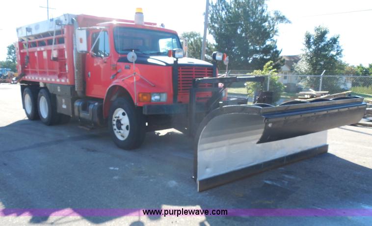 image for item I1377 1999 International 4900 dump truck