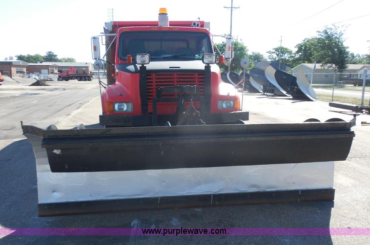 image for item I1377 1999 International 4900 dump truck
