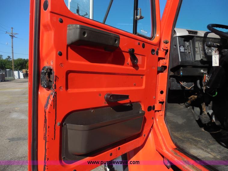 image for item I1377 1999 International 4900 dump truck