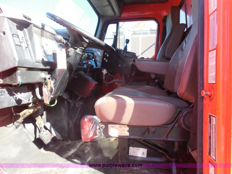 image for item I1377 1999 International 4900 dump truck