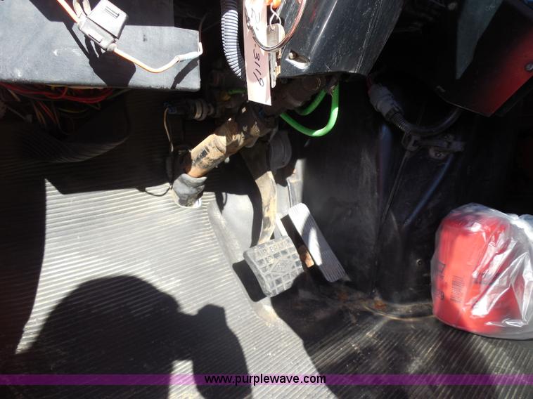 image for item I1377 1999 International 4900 dump truck