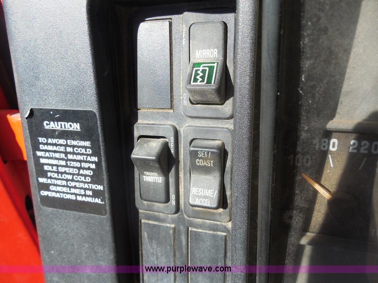 image for item I1377 1999 International 4900 dump truck