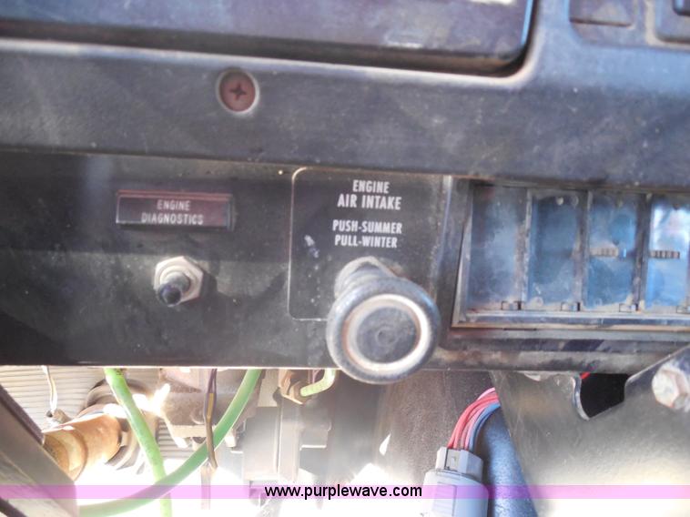 image for item I1377 1999 International 4900 dump truck