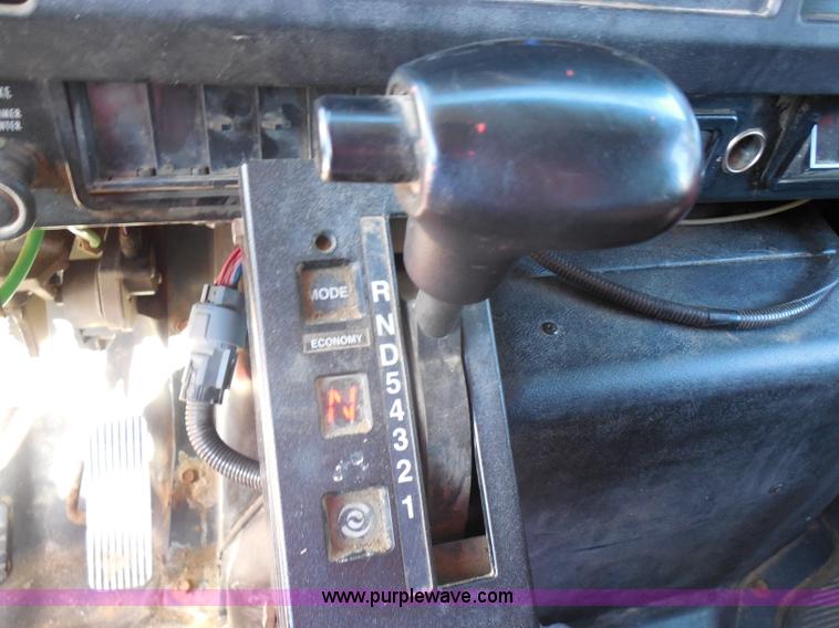 image for item I1377 1999 International 4900 dump truck