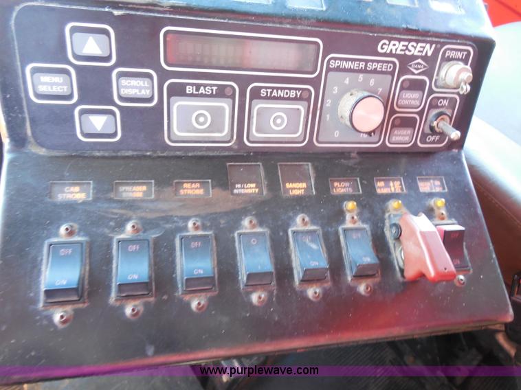 image for item I1377 1999 International 4900 dump truck