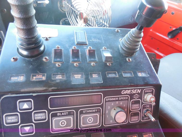 image for item I1377 1999 International 4900 dump truck