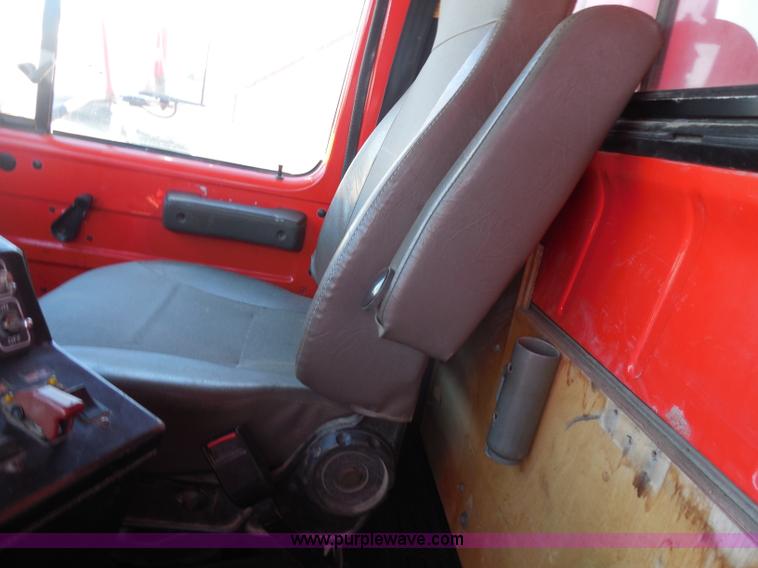 image for item I1377 1999 International 4900 dump truck