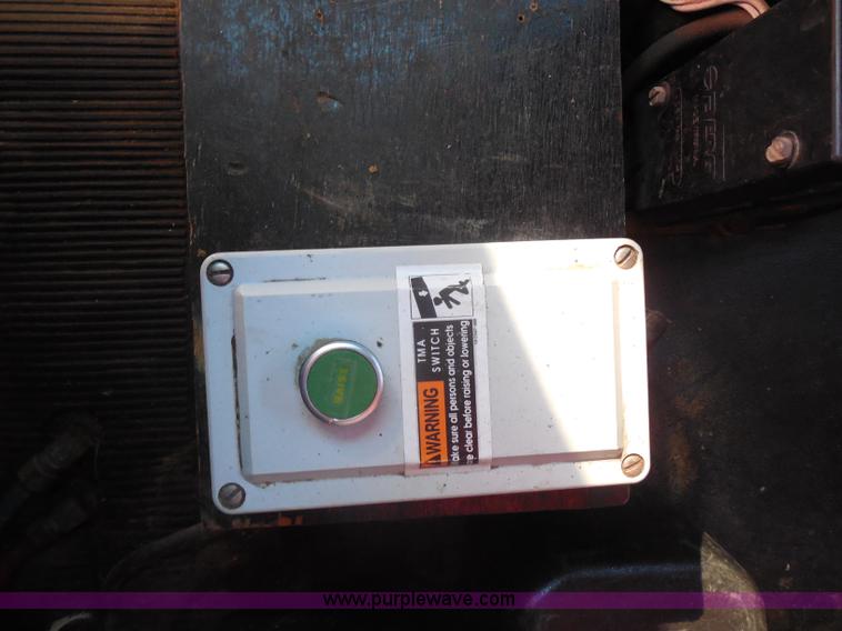 image for item I1377 1999 International 4900 dump truck