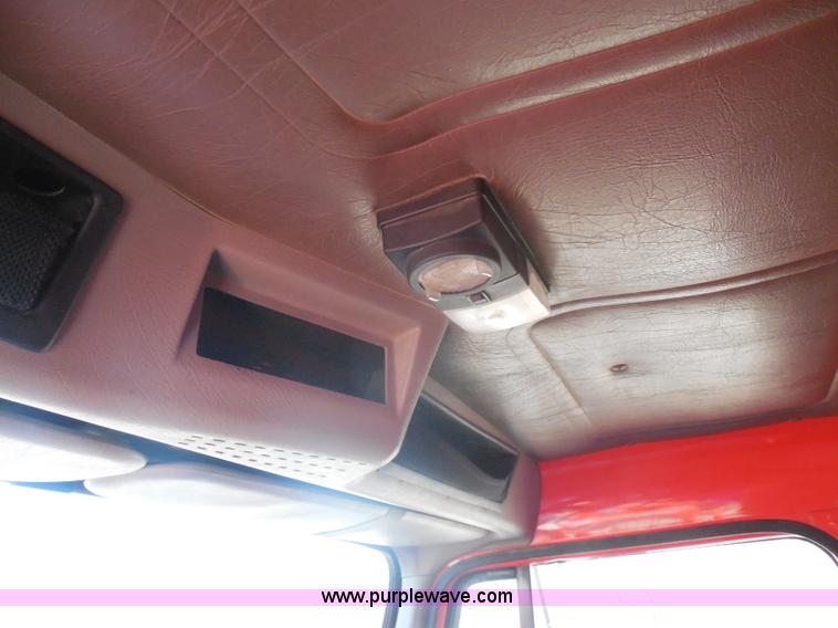 image for item I1377 1999 International 4900 dump truck