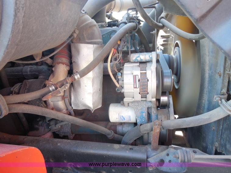 image for item I1377 1999 International 4900 dump truck