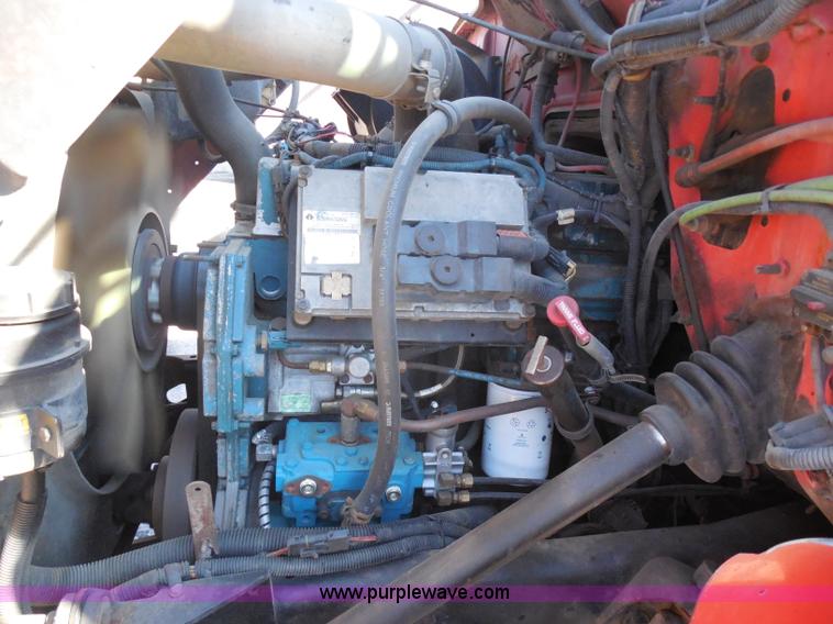 image for item I1377 1999 International 4900 dump truck