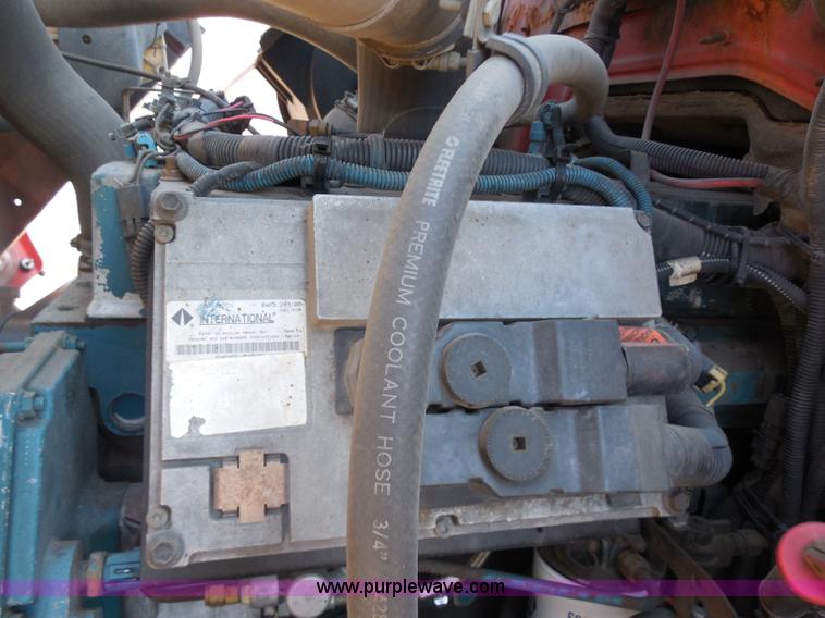 image for item I1377 1999 International 4900 dump truck