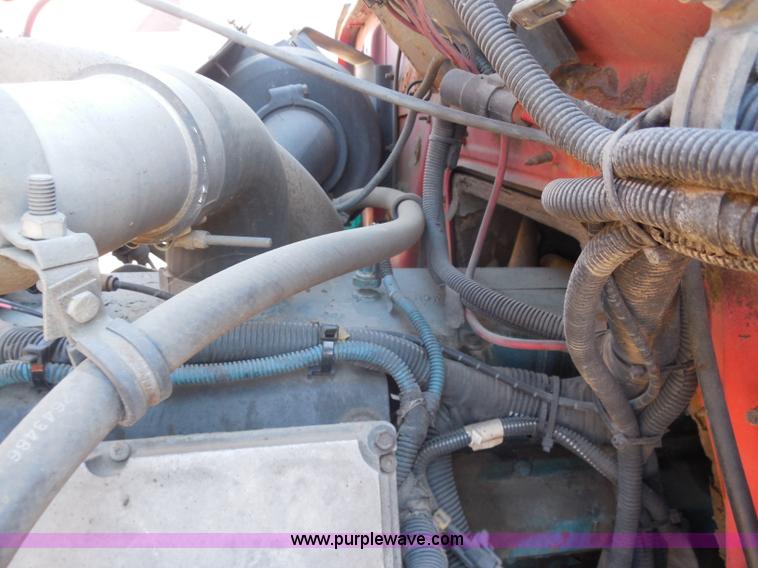 image for item I1377 1999 International 4900 dump truck