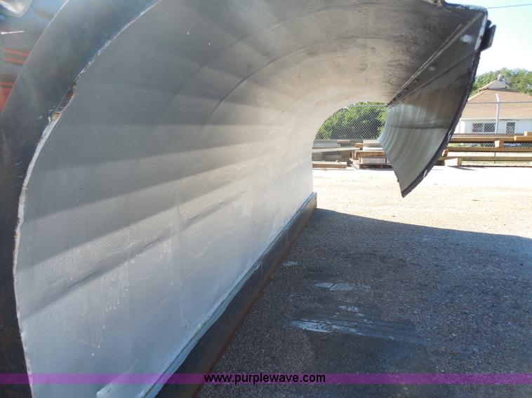 image for item I1377 1999 International 4900 dump truck