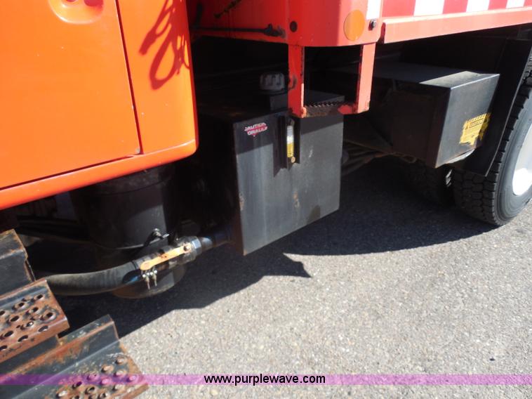 image for item I1377 1999 International 4900 dump truck