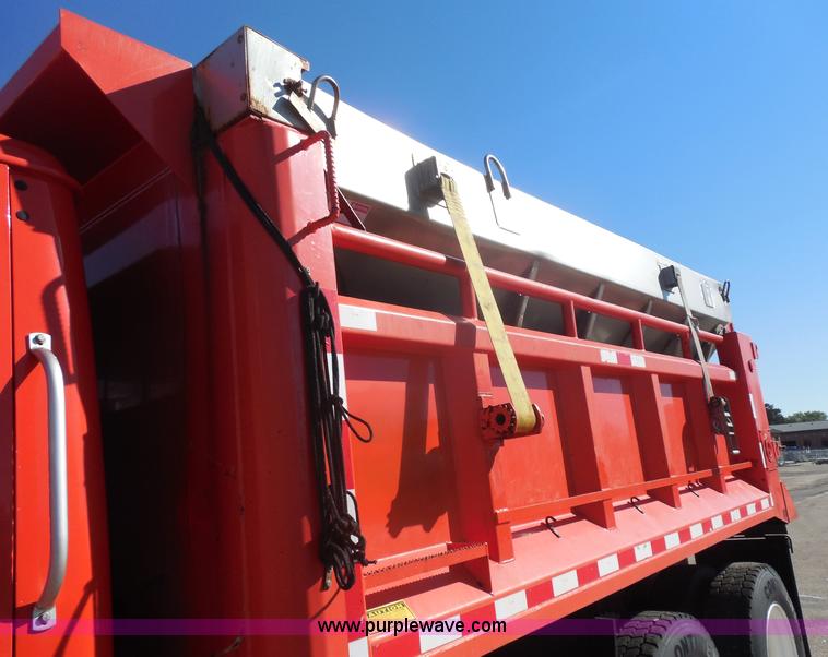 image for item I1377 1999 International 4900 dump truck