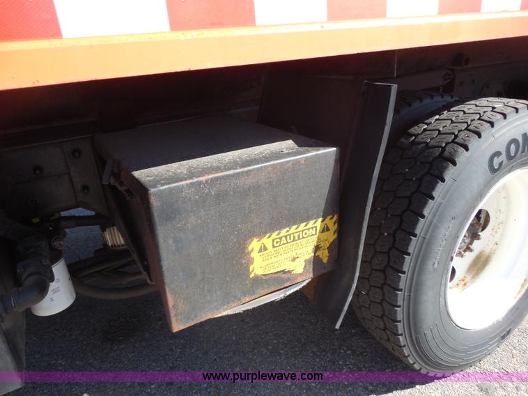 image for item I1377 1999 International 4900 dump truck