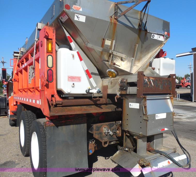 image for item I1377 1999 International 4900 dump truck