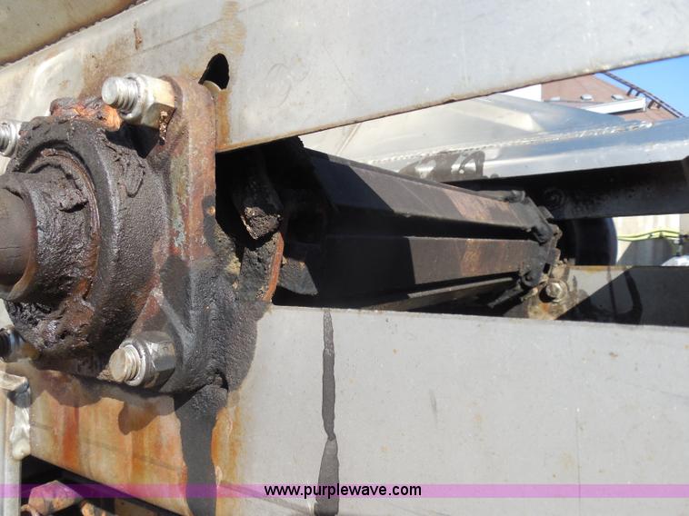 image for item I1377 1999 International 4900 dump truck