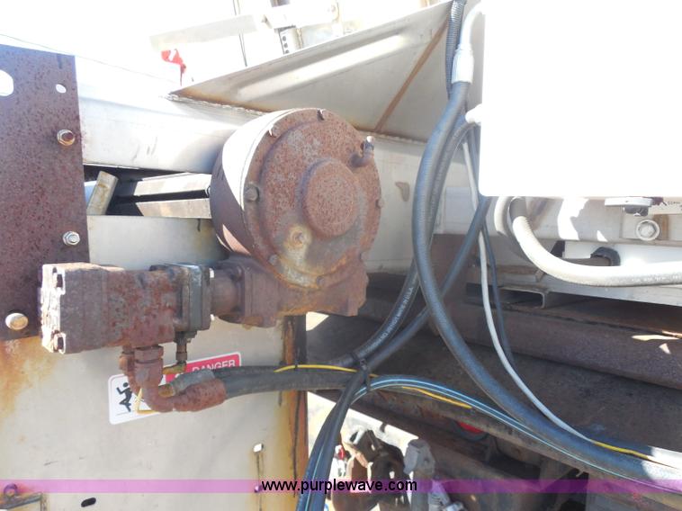 image for item I1377 1999 International 4900 dump truck