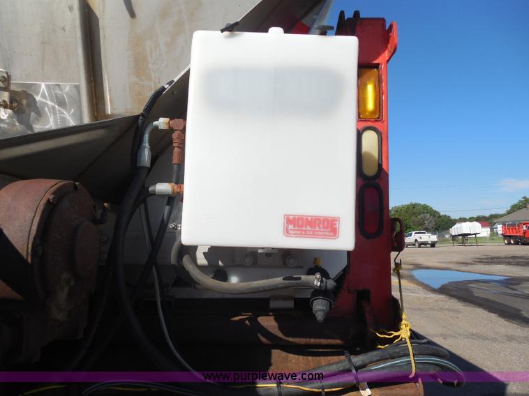 image for item I1377 1999 International 4900 dump truck