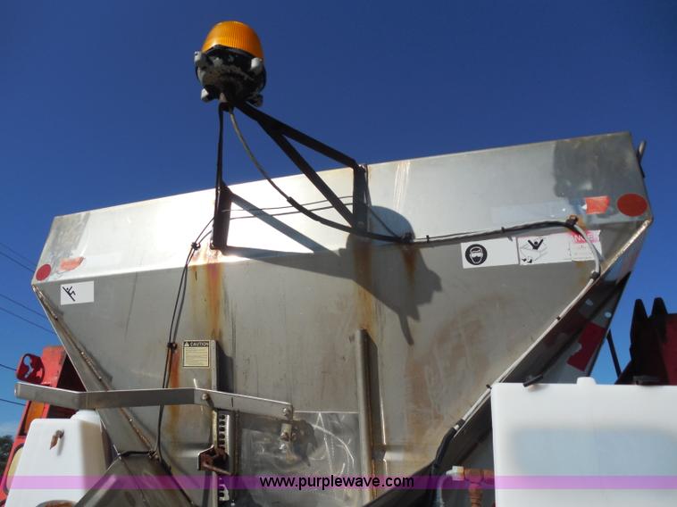 image for item I1377 1999 International 4900 dump truck