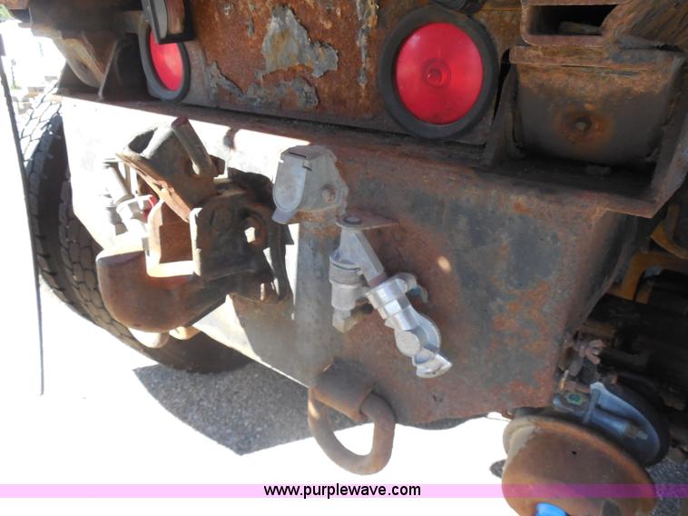 image for item I1377 1999 International 4900 dump truck