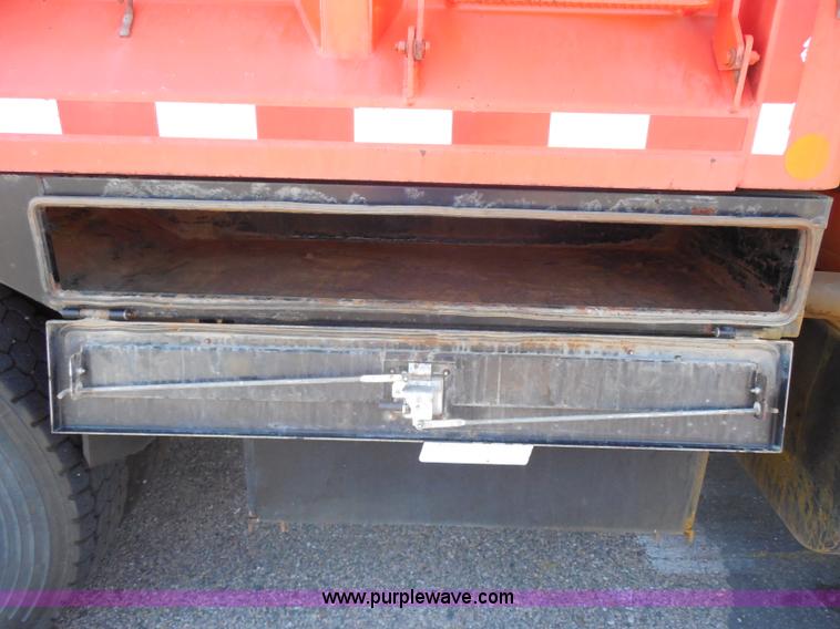 image for item I1377 1999 International 4900 dump truck