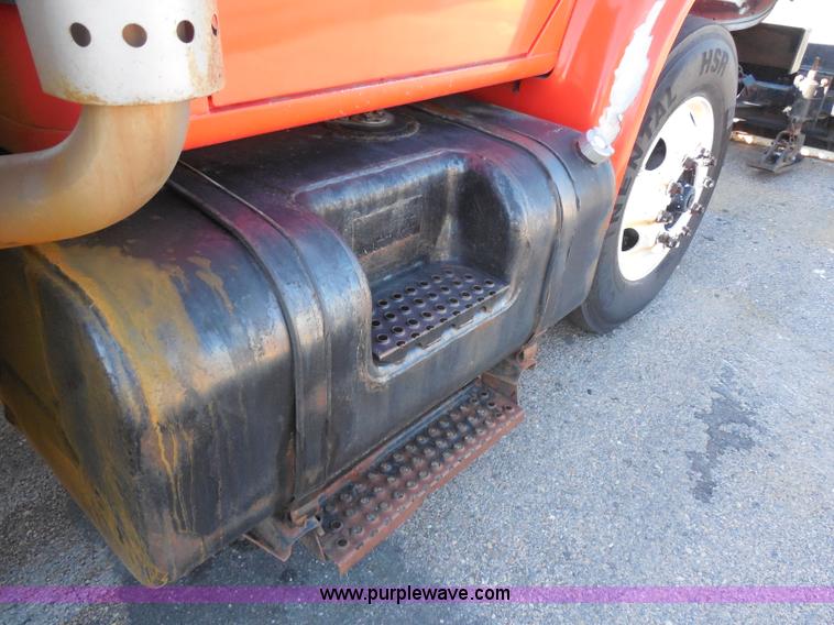 image for item I1377 1999 International 4900 dump truck