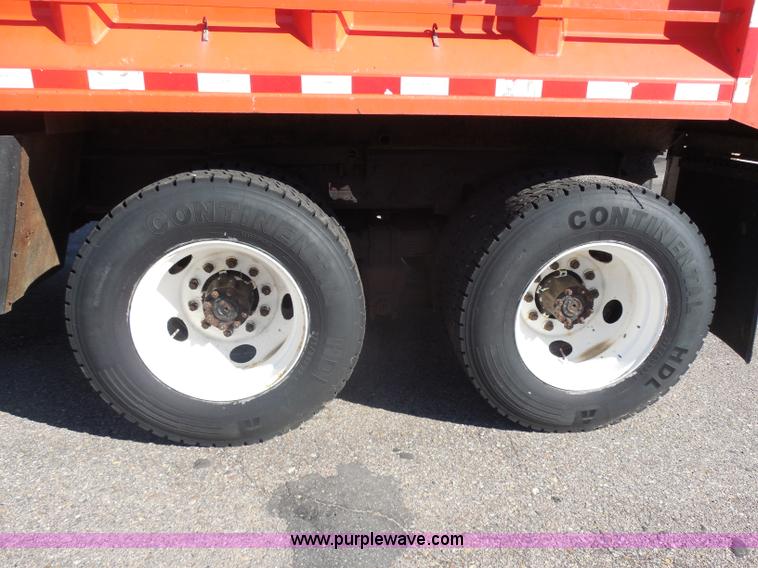 image for item I1377 1999 International 4900 dump truck