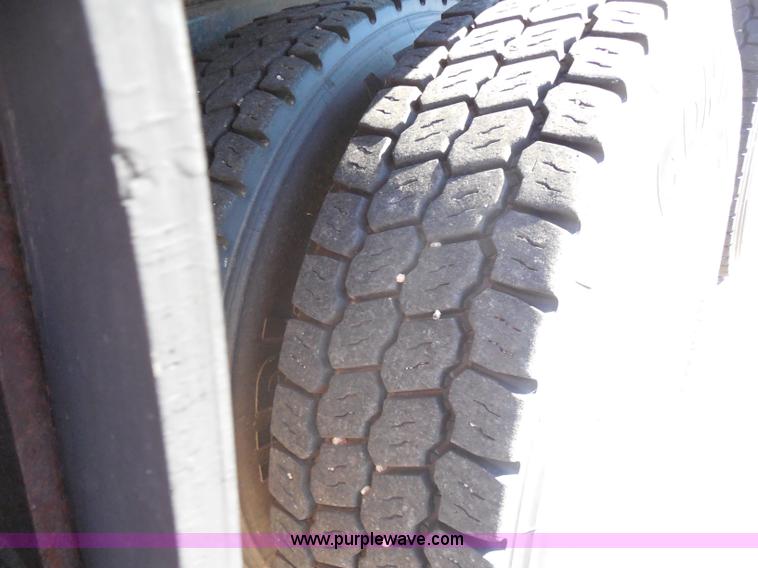 image for item I1377 1999 International 4900 dump truck