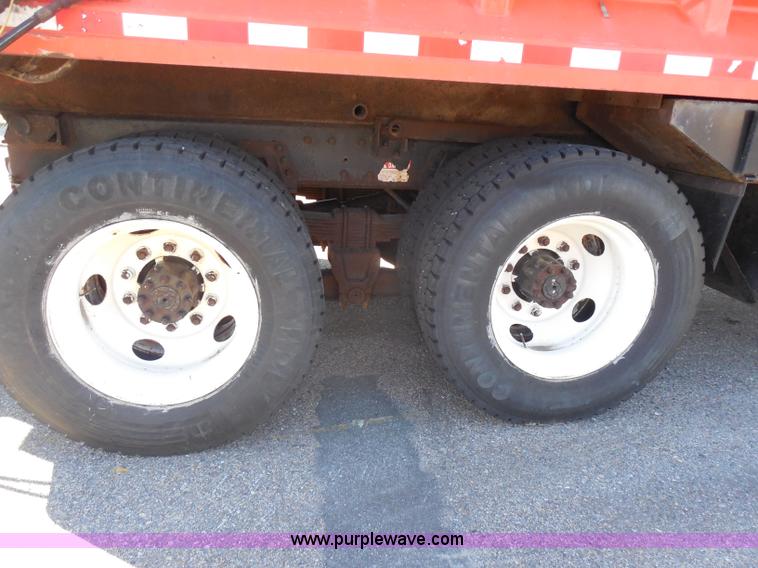 image for item I1377 1999 International 4900 dump truck