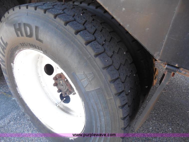 image for item I1377 1999 International 4900 dump truck