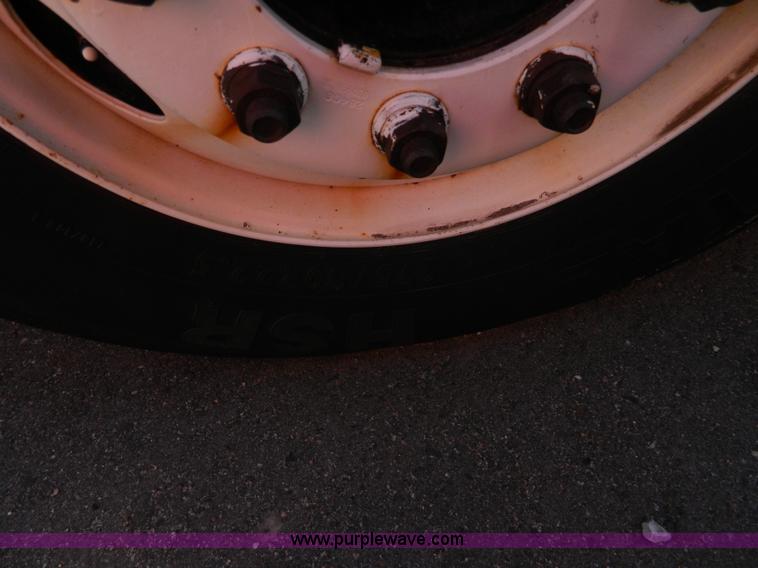 image for item I1377 1999 International 4900 dump truck