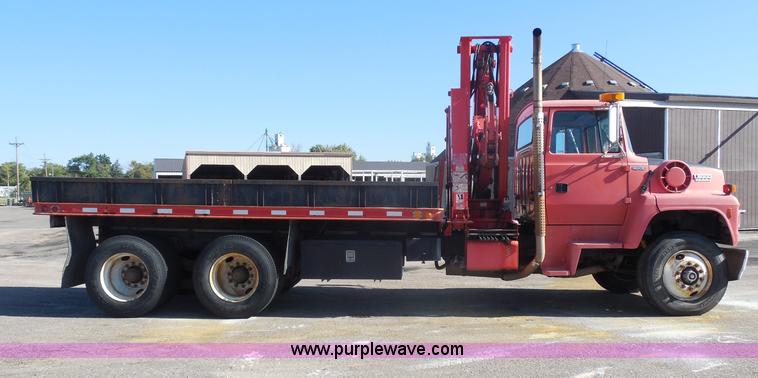image for item I1378 1994 Ford LNT8000 tilt bed truck