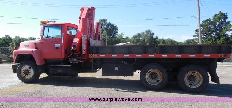 image for item I1378 1994 Ford LNT8000 tilt bed truck