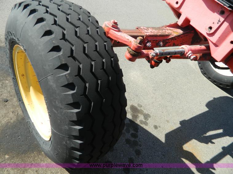 image for item I1396 1999 Ford TS100 tractor