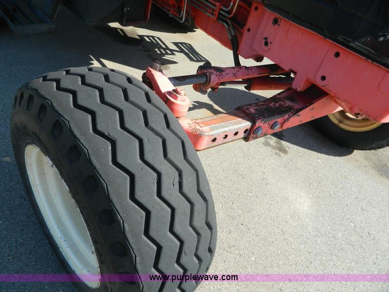 image for item I1396 1999 Ford TS100 tractor