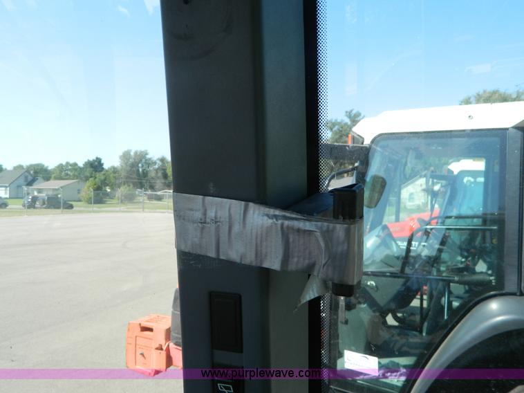 image for item I1397 1997 Ford 6640SL tractor