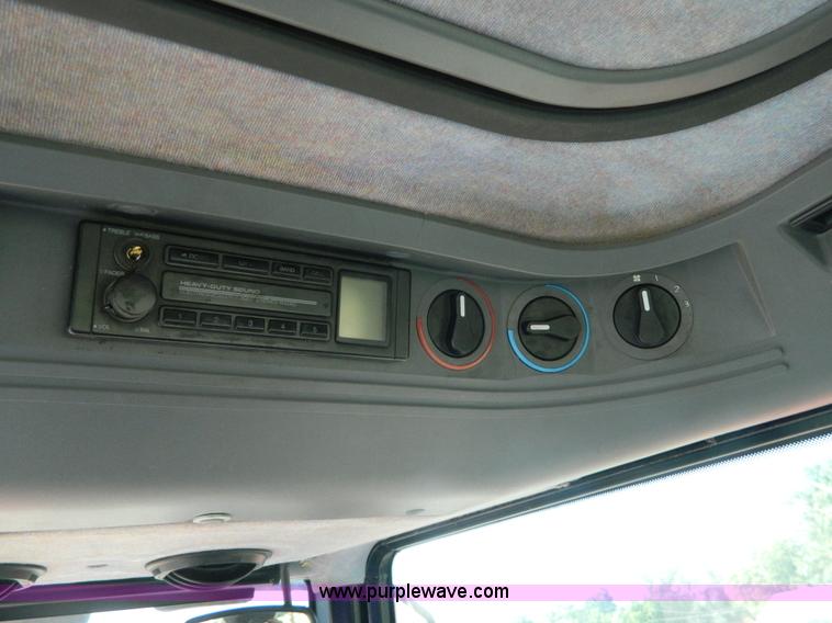 image for item I1397 1997 Ford 6640SL tractor