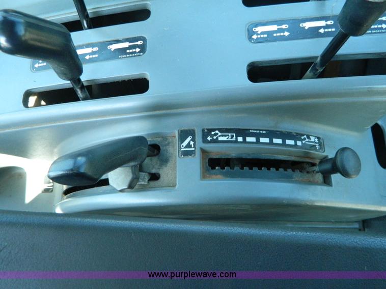 image for item I1397 1997 Ford 6640SL tractor