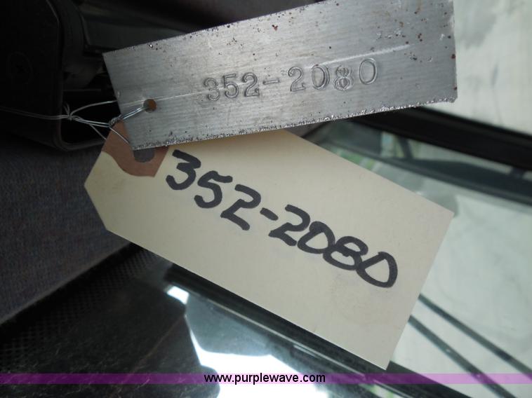 image for item I1398 1999 Ford TS100 tractor