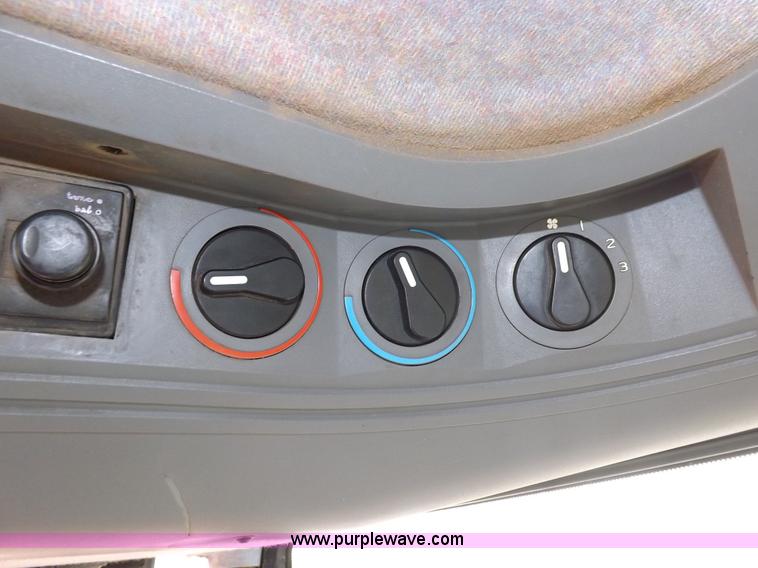 image for item I7527 1998 Ford 7740SL MFWD tractor