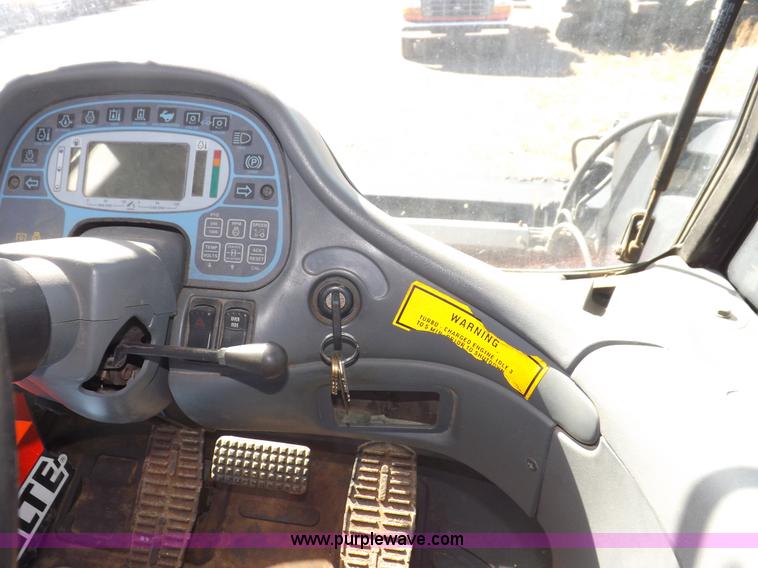 image for item I7528 1999 New Holland TV-140 MFWD bi-directional tractor