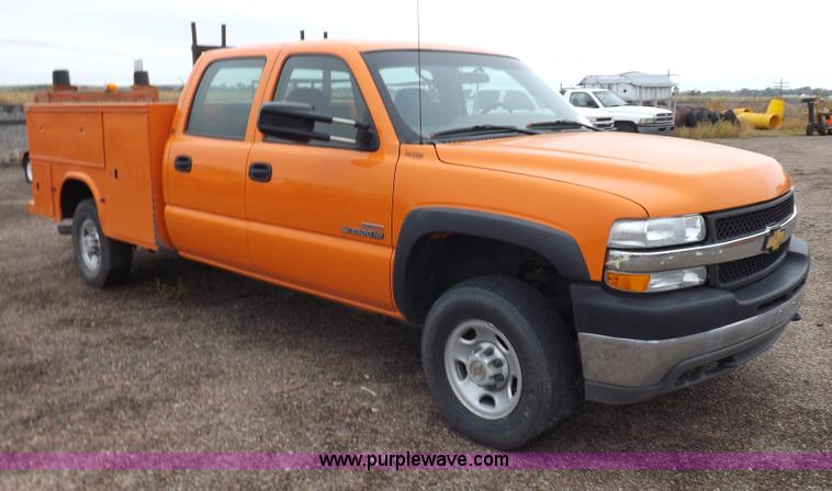image for item I7531 2002 Chevrolet Silverado 2500HD Crew Cab utility truck
